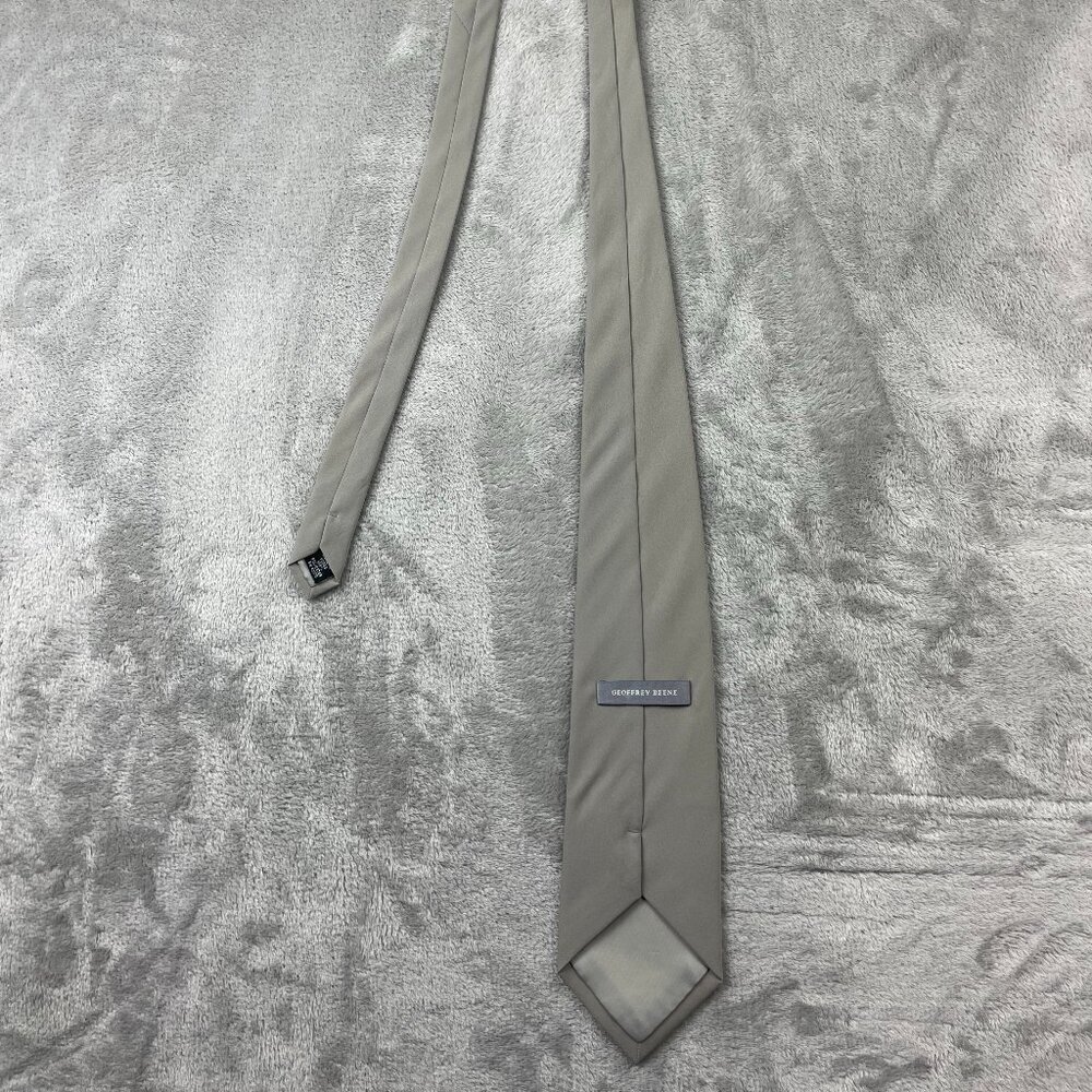 Geoffrey Beene Men's Classic 100% Polyester Neck Tie - Picture 6 of 6